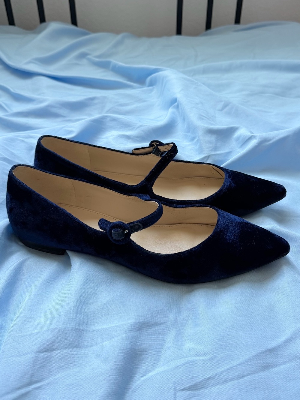 Marc Fisher Women’s 9 Blue Velvet Pointed Toe Flats